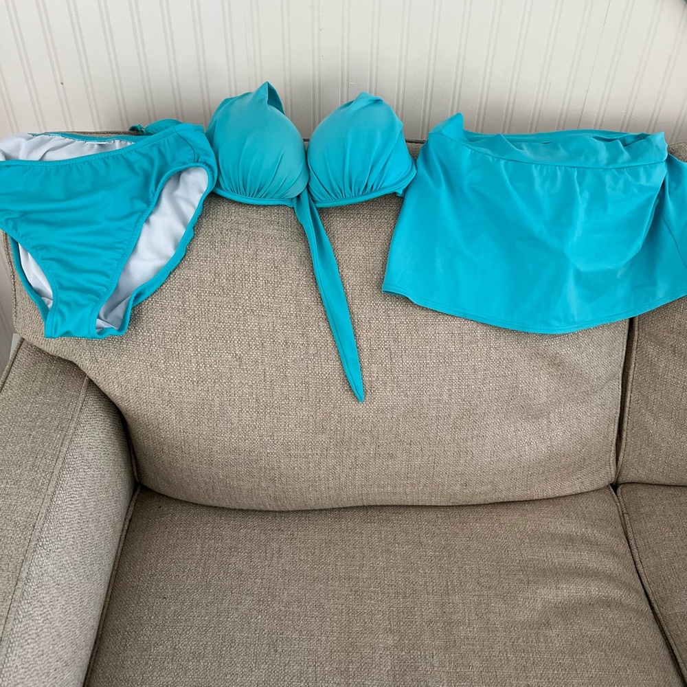 VENUS Turquoise Bikini Bottoms and set. D is the top Size and the rest is M